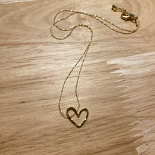 Charger l&#39;image dans la galerie, Collier A coeur en veux-tu - Sur un fil (martelé, lisse ou noir)